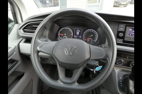 Volkswagen Transporter 2.0 TDI L2H1 150 pk automaat , 3 zits , trekhaak