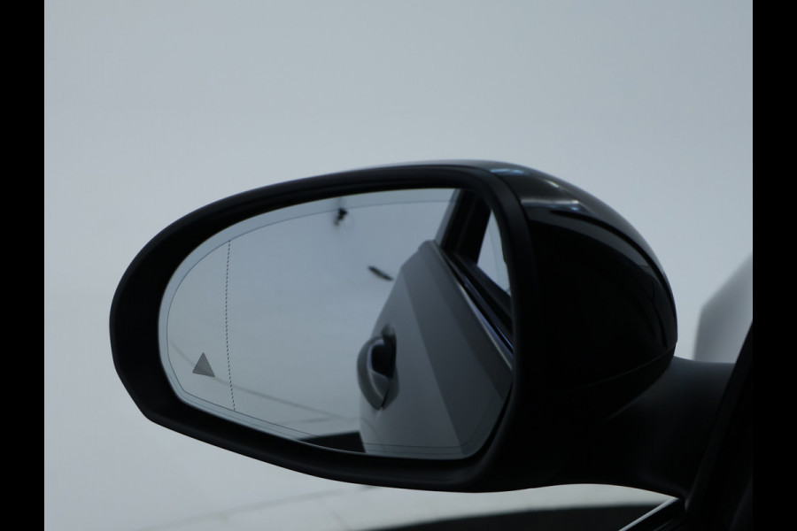 Mercedes-Benz C-Klasse Estate 300 e AMG Plug-In Hybride AMG Line | Night Pakket | Trekhaak | Panorama Schuif-Kanteldak | Memory Voorstoelen. Inclusief 24 maanden Mercedes-Benz Certified garantie voor Europa.