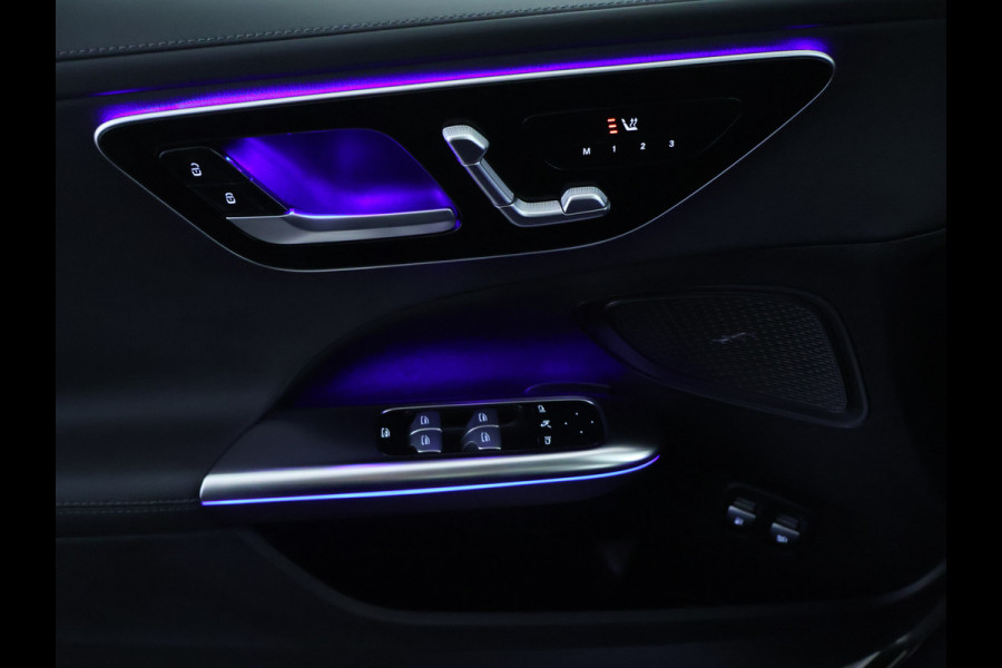 Mercedes-Benz C-Klasse Estate 300 e AMG Plug-In Hybride AMG Line | Night Pakket | Trekhaak | Panorama Schuif-Kanteldak | Memory Voorstoelen. Inclusief 24 maanden Mercedes-Benz Certified garantie voor Europa.