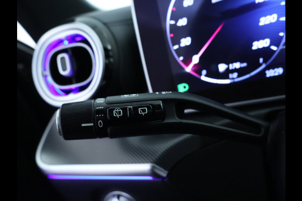 Mercedes-Benz C-Klasse Estate 300 e AMG Plug-In Hybride AMG Line | Night Pakket | Trekhaak | Panorama Schuif-Kanteldak | Memory Voorstoelen. Inclusief 24 maanden Mercedes-Benz Certified garantie voor Europa.
