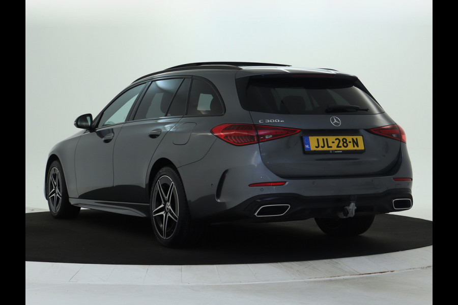 Mercedes-Benz C-Klasse Estate 300 e AMG Plug-In Hybride AMG Line | Night Pakket | Trekhaak | Panorama Schuif-Kanteldak | Memory Voorstoelen. Inclusief 24 maanden Mercedes-Benz Certified garantie voor Europa.