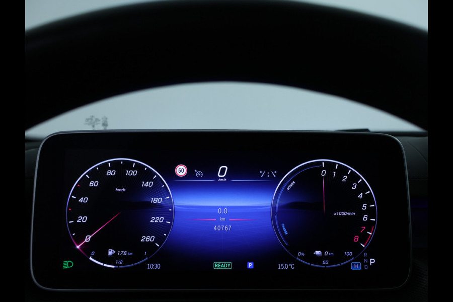 Mercedes-Benz C-Klasse Estate 300 e AMG Plug-In Hybride AMG Line | Night Pakket | Trekhaak | Panorama Schuif-Kanteldak | Memory Voorstoelen. Inclusief 24 maanden Mercedes-Benz Certified garantie voor Europa.