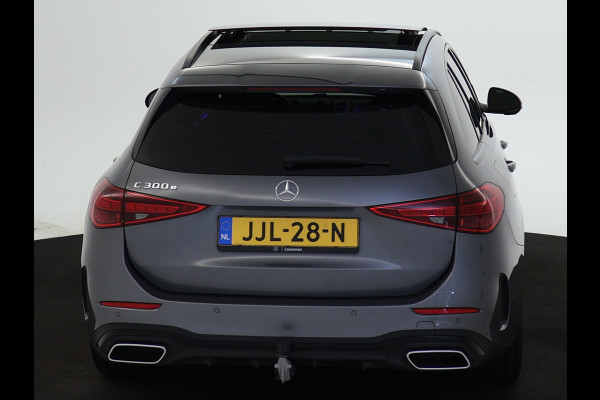 Mercedes-Benz C-Klasse Estate 300 e AMG Plug-In Hybride AMG Line | Night Pakket | Trekhaak | Panorama Schuif-Kanteldak | Memory Voorstoelen. Inclusief 24 maanden Mercedes-Benz Certified garantie voor Europa.