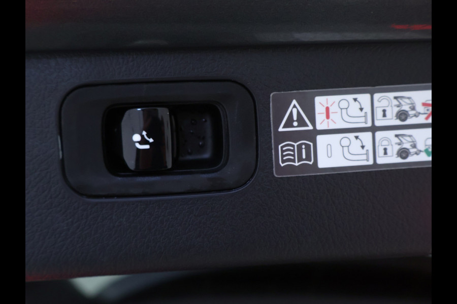 Mercedes-Benz C-Klasse Estate 300 e AMG Plug-In Hybride AMG Line | Night Pakket | Trekhaak | Panorama Schuif-Kanteldak | Memory Voorstoelen. Inclusief 24 maanden Mercedes-Benz Certified garantie voor Europa.