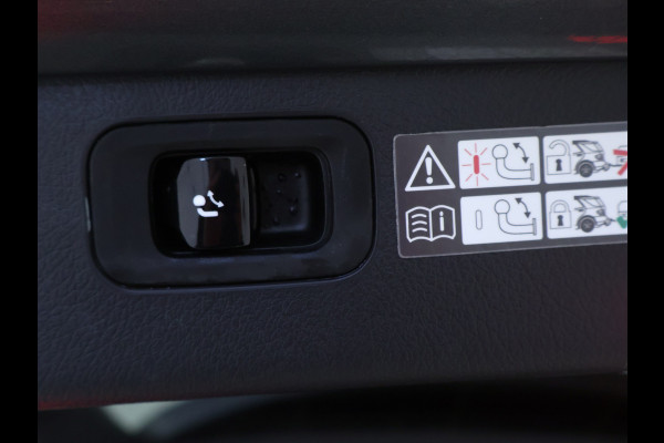 Mercedes-Benz C-Klasse Estate 300 e AMG Plug-In Hybride AMG Line | Night Pakket | Trekhaak | Panorama Schuif-Kanteldak | Memory Voorstoelen. Inclusief 24 maanden Mercedes-Benz Certified garantie voor Europa.