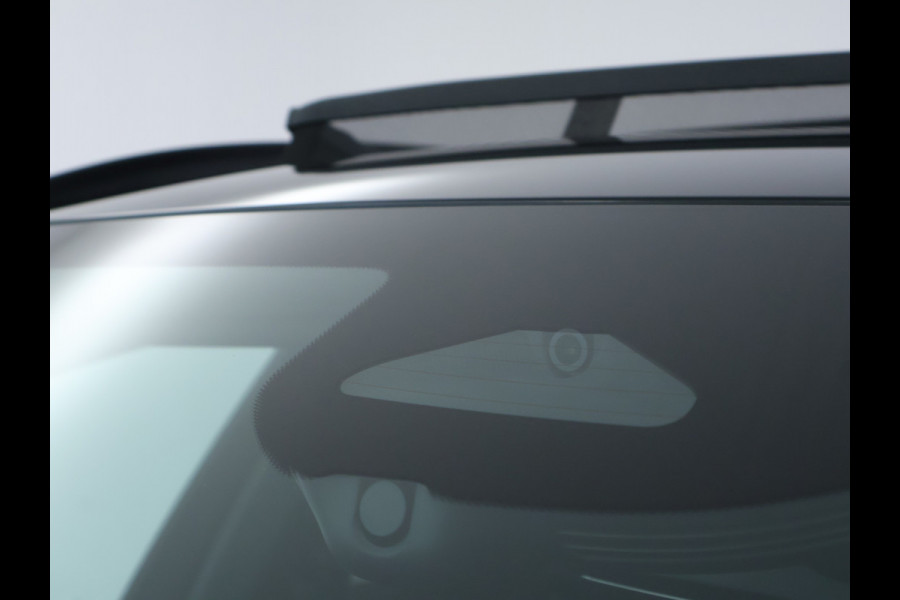 Mercedes-Benz C-Klasse Estate 300 e AMG Plug-In Hybride AMG Line | Night Pakket | Trekhaak | Panorama Schuif-Kanteldak | Memory Voorstoelen. Inclusief 24 maanden Mercedes-Benz Certified garantie voor Europa.