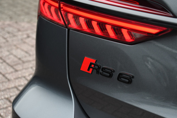 Audi RS6 Avant 4.0 TFSI quattro Dyn+ B&O-high Carbon Pano Ceramic HUD Alc-hemel Softclose Stoelvent Audi RS6 Avant 4.0 TFSI quattro Dyn+ B&O-high Carbon Pano Ceramic HUD Alc-hemel Softclose Stoelvent