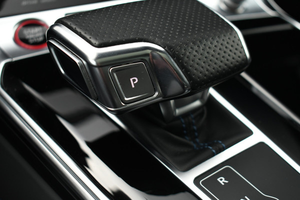 Audi RS6 Avant 4.0 TFSI quattro Dyn+ B&O-high Carbon Pano Ceramic HUD Alc-hemel Softclose Stoelvent Audi RS6 Avant 4.0 TFSI quattro Dyn+ B&O-high Carbon Pano Ceramic HUD Alc-hemel Softclose Stoelvent