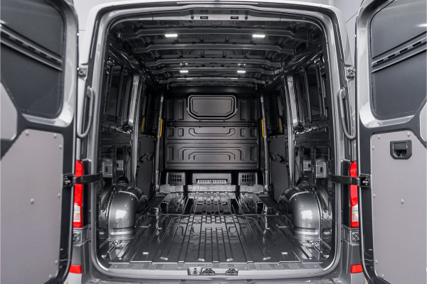 Volkswagen Crafter 35 2.0 TDI L3H2 ACC Dubbel Schuifdeur BPM Vrij Facelift LED Volkswagen Crafter 35 2.0 TDI L3H2 ACC Dubbel Schuifdeur BPM Vrij Facelift LED