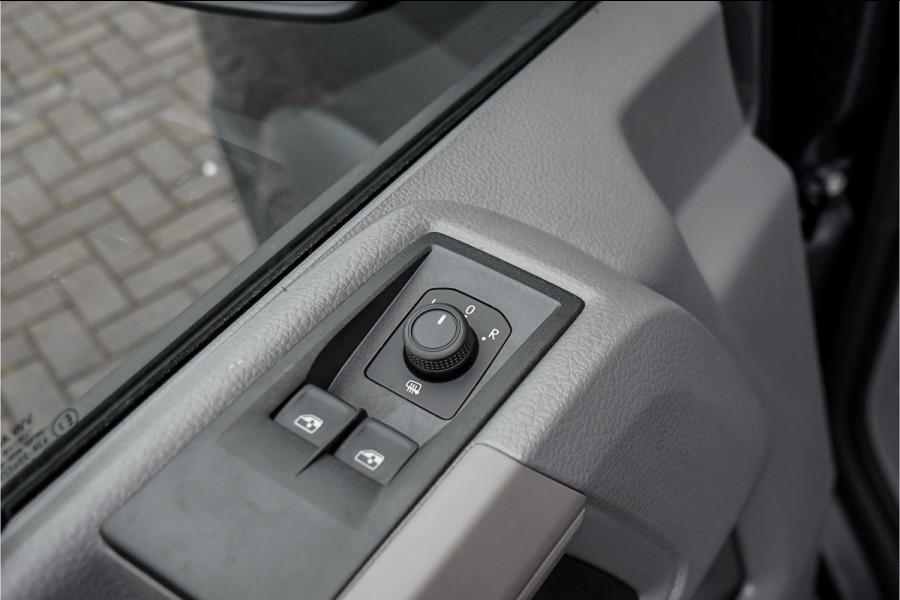 Volkswagen Crafter 35 2.0 TDI L3H2 ACC Dubbel Schuifdeur BPM Vrij Facelift LED Volkswagen Crafter 35 2.0 TDI L3H2 ACC Dubbel Schuifdeur BPM Vrij Facelift LED