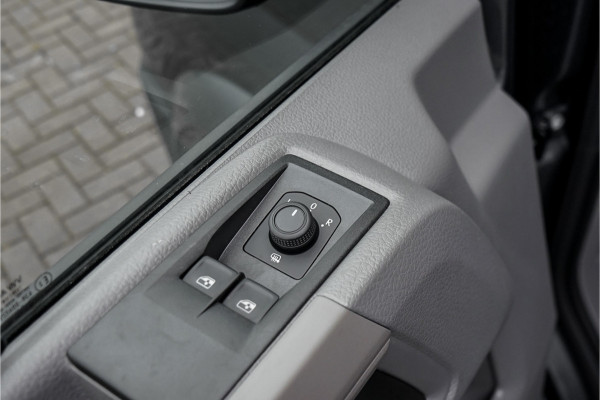 Volkswagen Crafter 35 2.0 TDI L3H2 ACC Dubbel Schuifdeur BPM Vrij Facelift LED Volkswagen Crafter 35 2.0 TDI L3H2 ACC Dubbel Schuifdeur BPM Vrij Facelift LED