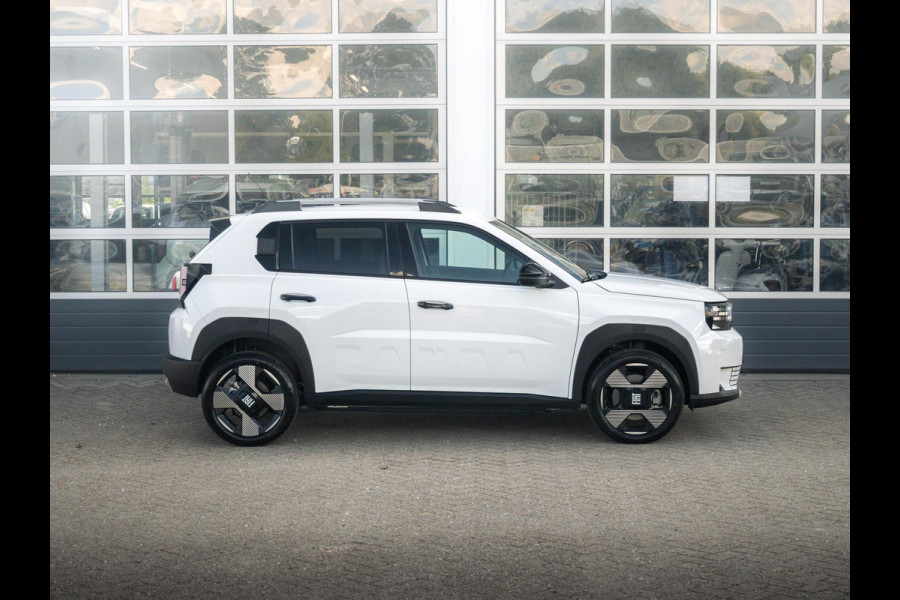 Fiat Grande Panda La Prima 11 kW 44 kWh | Uit voorraad leverbaar | Clima | Cruise | Camera | Apple Carplay | 17" | Navi | Winter Pack