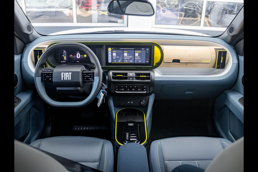 Fiat Grande Panda La Prima 11 kW 44 kWh | Uit voorraad leverbaar | Clima | Cruise | Camera | Apple Carplay | 17" | Navi | Winter Pack