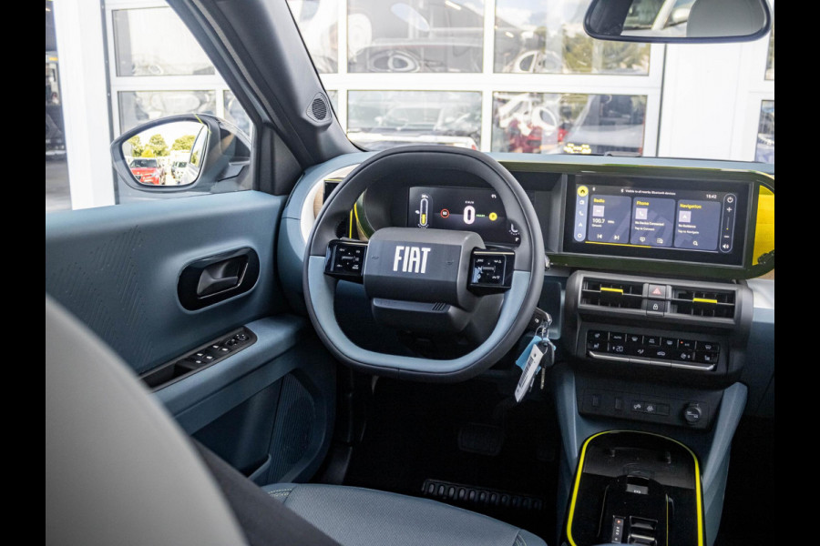 Fiat Grande Panda La Prima 11 kW 44 kWh | Uit voorraad leverbaar | Clima | Cruise | Camera | Apple Carplay | 17" | Navi | Winter Pack