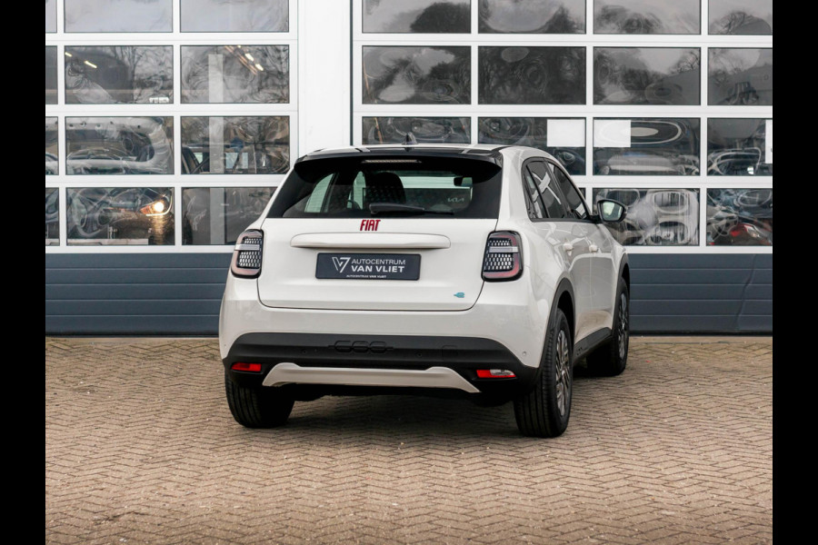 Fiat 600E RED 54 kWh | Uit voorraad leverbaar | 17% Bijtelling | Mega scherpe Prijs | Gratis Wallbox