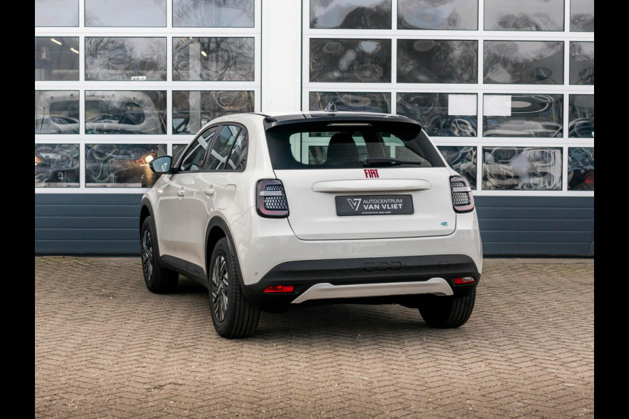 Fiat 600E RED 54 kWh | Uit voorraad leverbaar | 17% Bijtelling | Mega scherpe Prijs | Gratis Wallbox