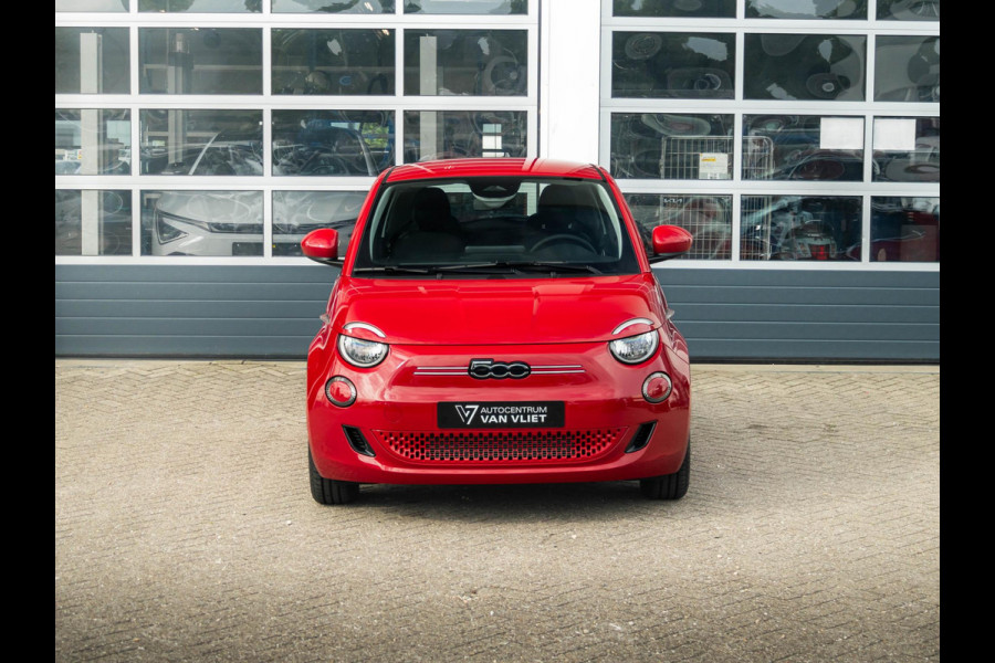 Fiat 500E 42 kWh | Uit voorraad leverbaar | 17% Bijtelling| Clima | Cruise | Apple Carplay