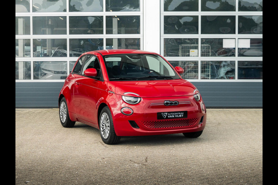Fiat 500E 42 kWh | Uit voorraad leverbaar | 17% Bijtelling| Clima | Cruise | Apple Carplay