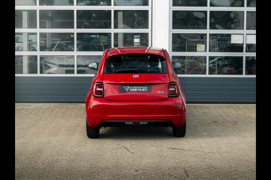 Fiat 500E 42 kWh | Uit voorraad leverbaar | 17% Bijtelling| Clima | Cruise | Apple Carplay
