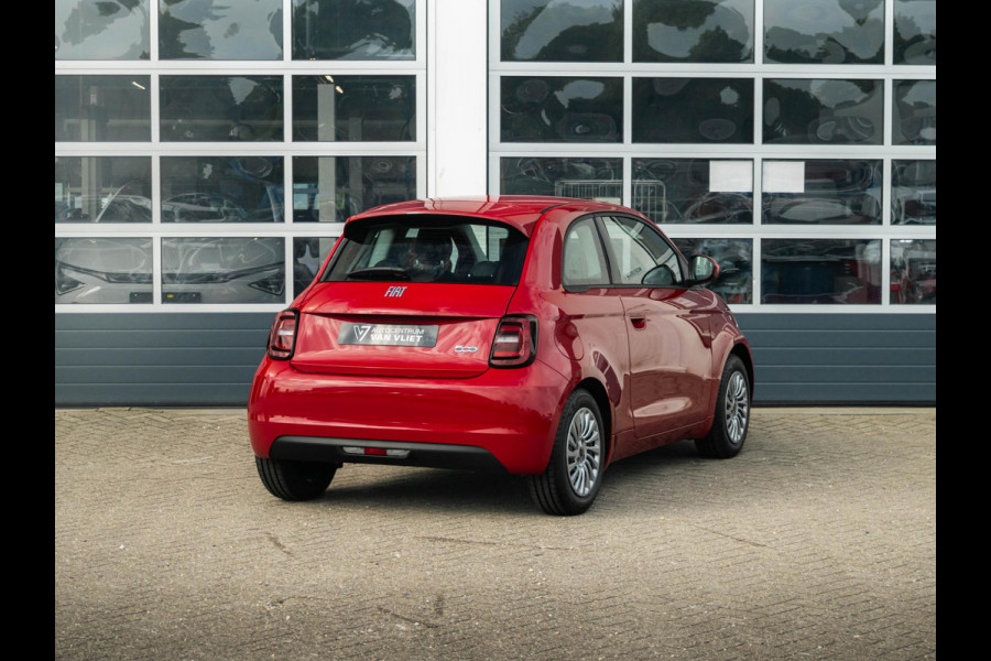 Fiat 500E 42 kWh | Uit voorraad leverbaar | 17% Bijtelling| Clima | Cruise | Apple Carplay