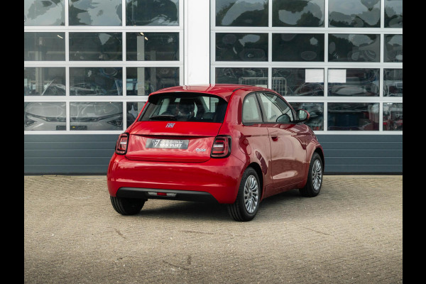 Fiat 500E 42 kWh | Uit voorraad leverbaar | 17% Bijtelling| Clima | Cruise | Apple Carplay