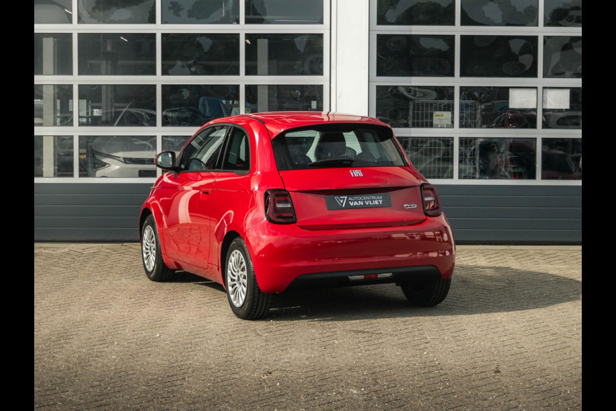Fiat 500E 42 kWh | Uit voorraad leverbaar | 17% Bijtelling| Clima | Cruise | Apple Carplay