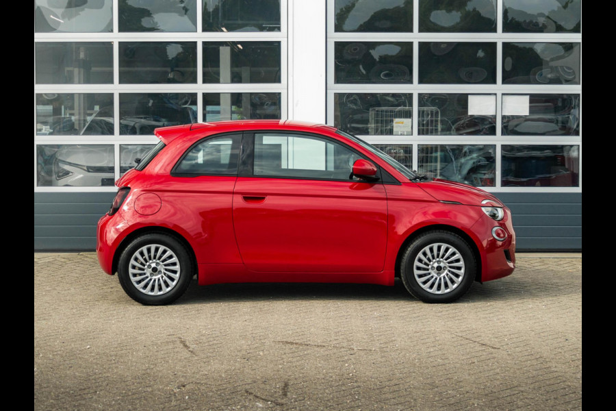 Fiat 500E 42 kWh | Uit voorraad leverbaar | 17% Bijtelling| Clima | Cruise | Apple Carplay