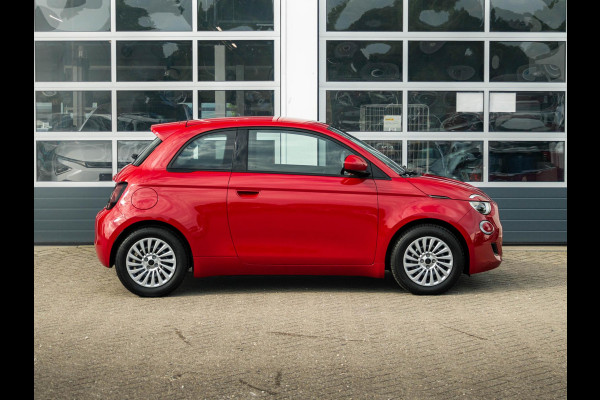 Fiat 500E 42 kWh | Uit voorraad leverbaar | 17% Bijtelling| Clima | Cruise | Apple Carplay