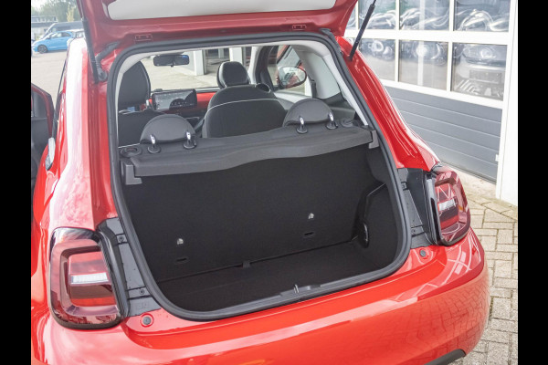 Fiat 500E 42 kWh | Uit voorraad leverbaar | 17% Bijtelling| Clima | Cruise | Apple Carplay