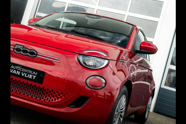 Fiat 500E 42 kWh | Uit voorraad leverbaar | 17% Bijtelling| Clima | Cruise | Apple Carplay