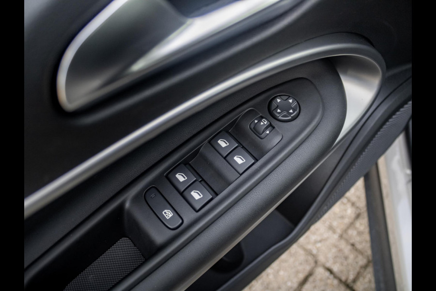 Jeep Avenger 1.2 e-Hybrid Summit | Winter Pack | Infotaiment & Convenience Pack