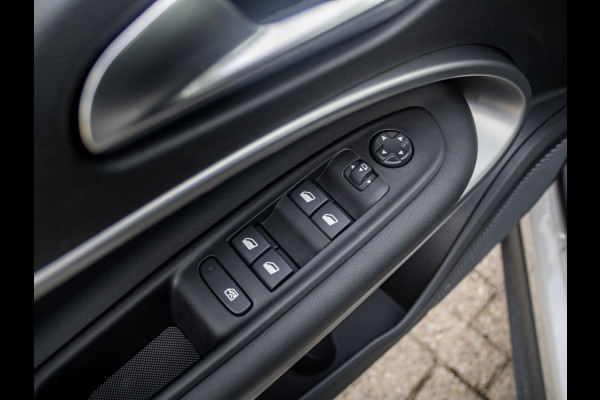 Jeep Avenger 1.2 e-Hybrid Summit | Winter Pack | Infotaiment & Convenience Pack