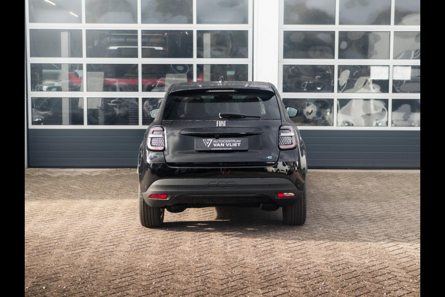Fiat 600E La Prima 54 kWh | Carplay | Elek. Stoel | Stoelverwarming | Keyless | LED | Clima Fiat 600E La Prima 54 kWh | Carplay | Elek. Stoel | Stoelverwarming | Keyless | LED | Clima