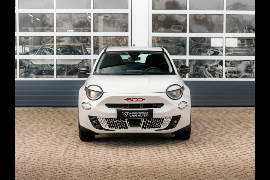 Fiat 600E RED 54 kWh | Uit voorraad leverbaar | 17% Bijtelling | Mega scherpe Prijs | Gratis Wallbox