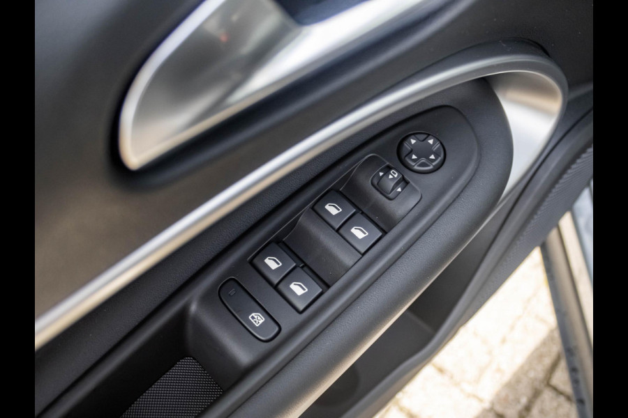 Jeep Avenger 1.2 e-Hybrid Summit | Winter Pack | Schuif/Kanteldak | Infotaiment&Convenience Pack | Bicolore