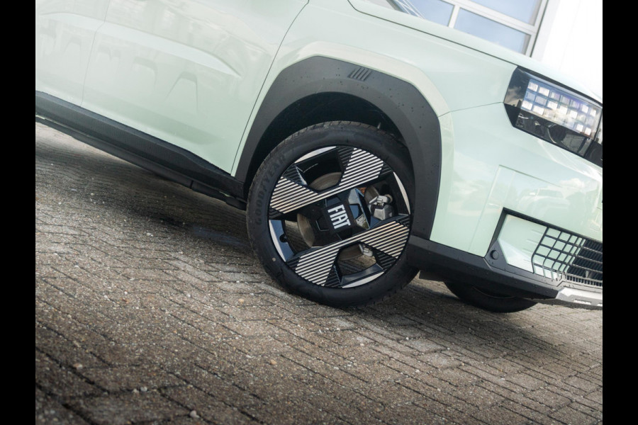 Fiat Grande Panda La Prima 7.4 kW 44 kWh | Uit voorraad leverbaar | Clima | Cruise | Camera | Apple Carplay | 17" | Navi | Winter Pack