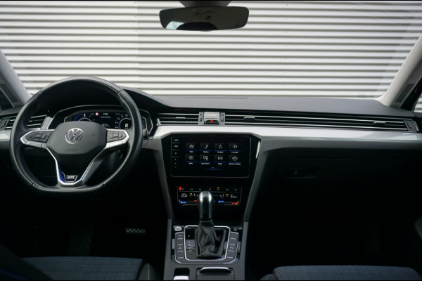 Volkswagen Passat Variant 218PK PHEV GTE ADAPTIVE | NAVI | MASSAGESTOEL | VIRT. COCKPIT! Volkswagen Passat Variant 218PK PHEV GTE ADAPTIVE | NAVI | MASSAGESTOEL | VIRT. COCKPIT!