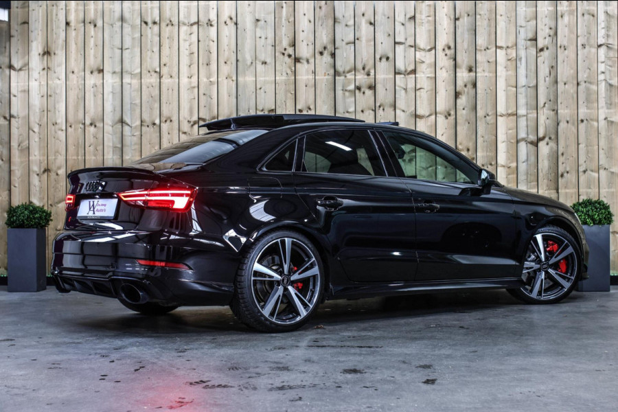 Audi RS3 Limousine 2.5 TFSI Quattro *Pano*RS-Stoelen*B&O*Camera*Keyless* Audi RS3 Limousine 2.5 TFSI Quattro *Pano*RS-Stoelen*B&O*Camera*Keyless*