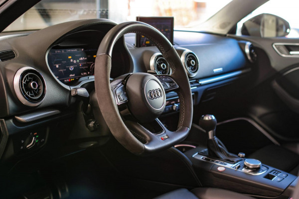 Audi RS3 Limousine 2.5 TFSI Quattro *Pano*RS-Stoelen*B&O*Camera*Keyless* Audi RS3 Limousine 2.5 TFSI Quattro *Pano*RS-Stoelen*B&O*Camera*Keyless*