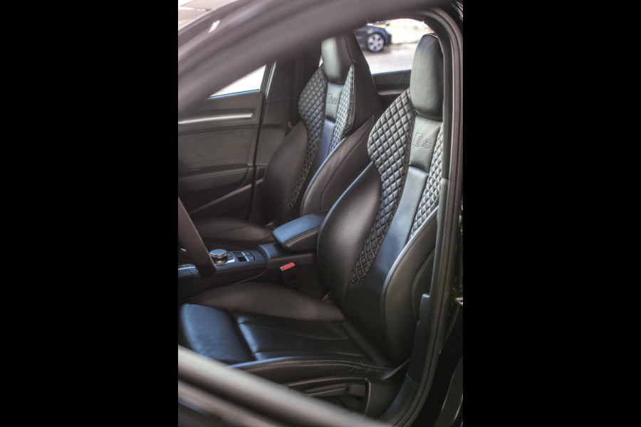 Audi RS3 Limousine 2.5 TFSI Quattro *Pano*RS-Stoelen*B&O*Camera*Keyless* Audi RS3 Limousine 2.5 TFSI Quattro *Pano*RS-Stoelen*B&O*Camera*Keyless*