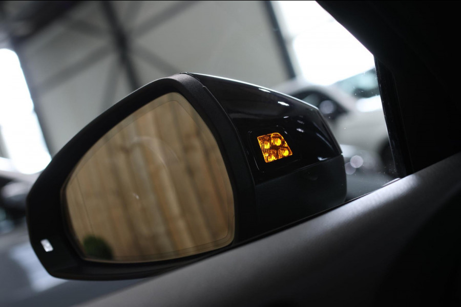 Audi RS3 Limousine 2.5 TFSI Quattro *Pano*RS-Stoelen*B&O*Camera*Keyless* Audi RS3 Limousine 2.5 TFSI Quattro *Pano*RS-Stoelen*B&O*Camera*Keyless*
