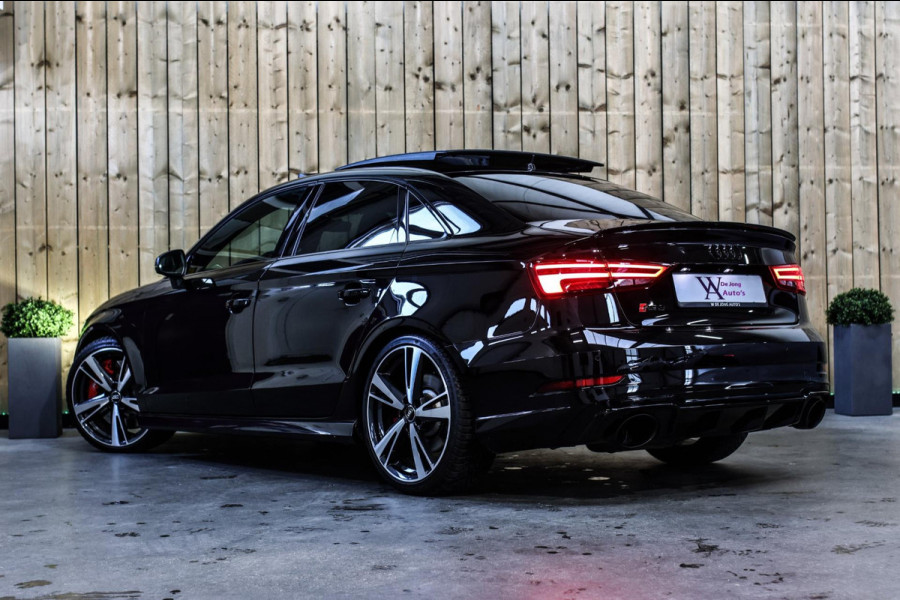 Audi RS3 Limousine 2.5 TFSI Quattro *Pano*RS-Stoelen*B&O*Camera*Keyless* Audi RS3 Limousine 2.5 TFSI Quattro *Pano*RS-Stoelen*B&O*Camera*Keyless*