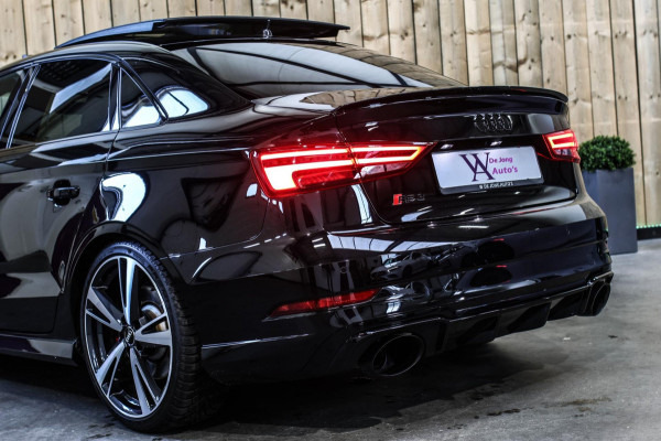 Audi RS3 Limousine 2.5 TFSI Quattro *Pano*RS-Stoelen*B&O*Camera*Keyless* Audi RS3 Limousine 2.5 TFSI Quattro *Pano*RS-Stoelen*B&O*Camera*Keyless*