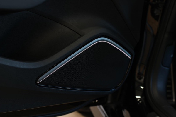 Audi RS3 Limousine 2.5 TFSI Quattro *Pano*RS-Stoelen*B&O*Camera*Keyless* Audi RS3 Limousine 2.5 TFSI Quattro *Pano*RS-Stoelen*B&O*Camera*Keyless*