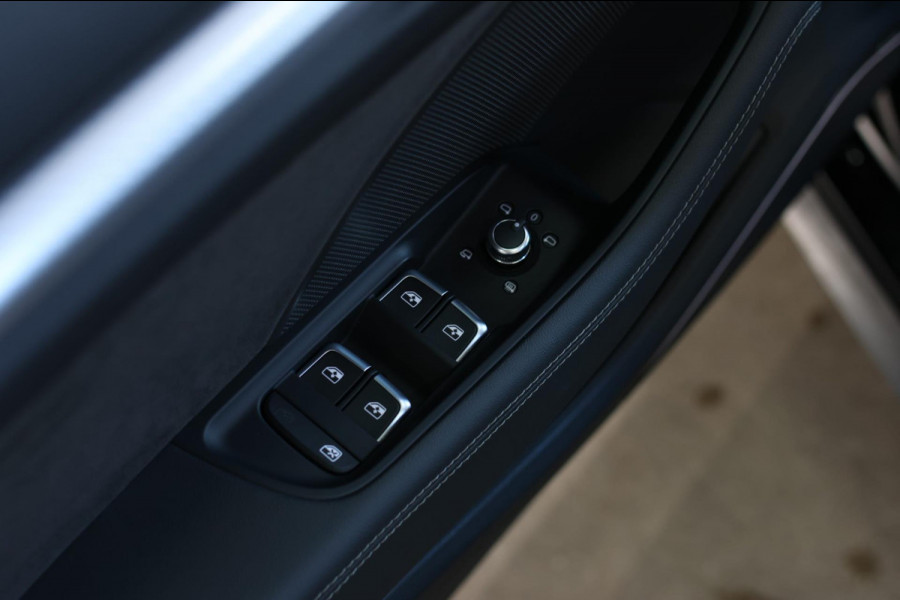 Audi RS3 Limousine 2.5 TFSI Quattro *Pano*RS-Stoelen*B&O*Camera*Keyless* Audi RS3 Limousine 2.5 TFSI Quattro *Pano*RS-Stoelen*B&O*Camera*Keyless*