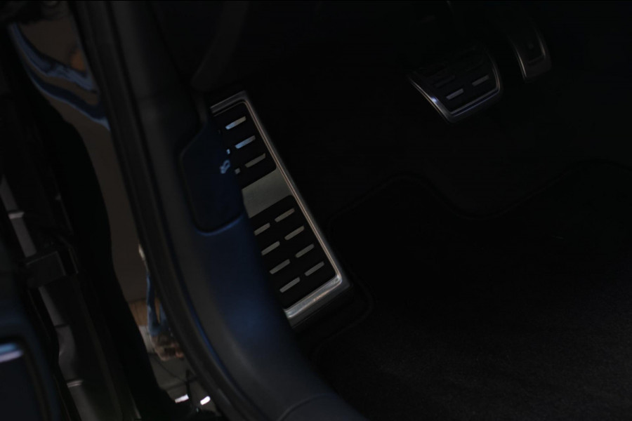 Audi RS3 Limousine 2.5 TFSI Quattro *Pano*RS-Stoelen*B&O*Camera*Keyless* Audi RS3 Limousine 2.5 TFSI Quattro *Pano*RS-Stoelen*B&O*Camera*Keyless*