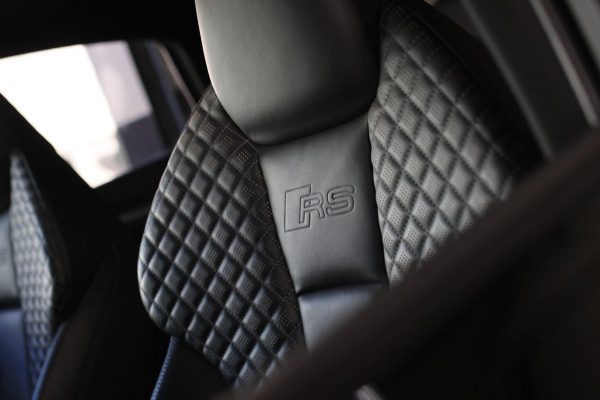 Audi RS3 Limousine 2.5 TFSI Quattro *Pano*RS-Stoelen*B&O*Camera*Keyless* Audi RS3 Limousine 2.5 TFSI Quattro *Pano*RS-Stoelen*B&O*Camera*Keyless*