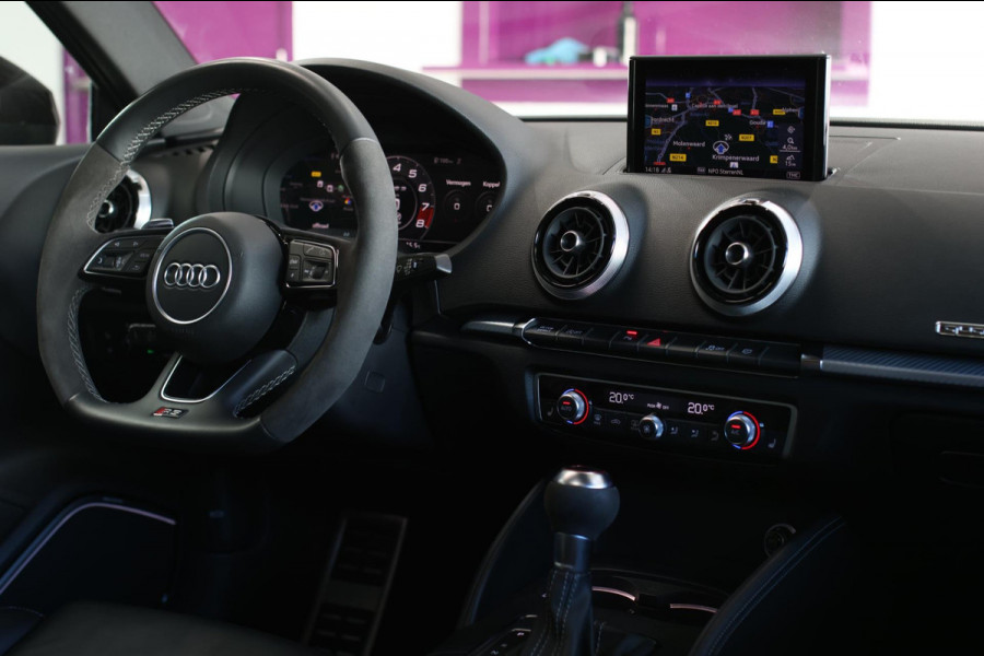 Audi RS3 Limousine 2.5 TFSI Quattro *Pano*RS-Stoelen*B&O*Camera*Keyless* Audi RS3 Limousine 2.5 TFSI Quattro *Pano*RS-Stoelen*B&O*Camera*Keyless*