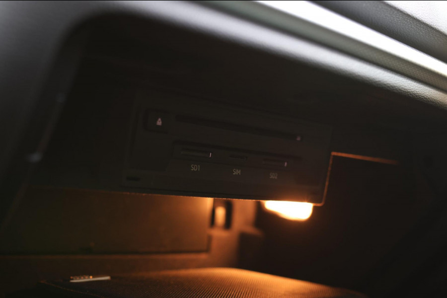 Audi RS3 Limousine 2.5 TFSI Quattro *Pano*RS-Stoelen*B&O*Camera*Keyless* Audi RS3 Limousine 2.5 TFSI Quattro *Pano*RS-Stoelen*B&O*Camera*Keyless*