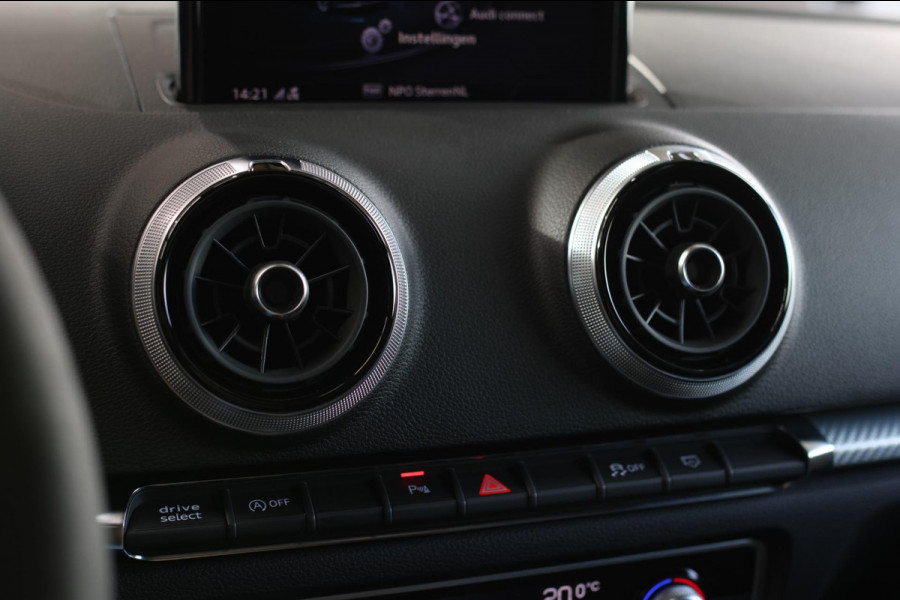 Audi RS3 Limousine 2.5 TFSI Quattro *Pano*RS-Stoelen*B&O*Camera*Keyless* Audi RS3 Limousine 2.5 TFSI Quattro *Pano*RS-Stoelen*B&O*Camera*Keyless*